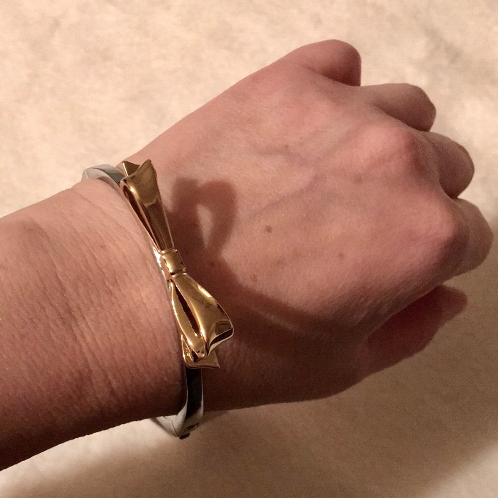 kate spade♠️ Large Bow Silver/Gold Hinge Bangle - Picture 4 of 8